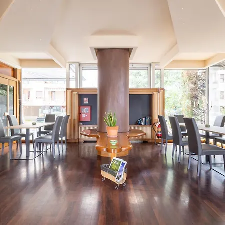 Hotiday Szálloda 4*